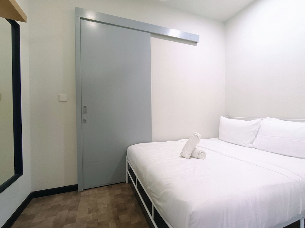 Expressionz Suites by Manhattan Group