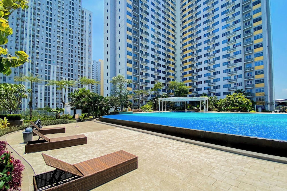 Comfy and Restful Studio at Springlake Summarecon Bekasi Apartment