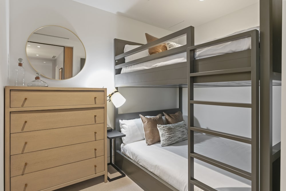1504 Founders Place - Three Bedroom Deluxe 3 Condo
