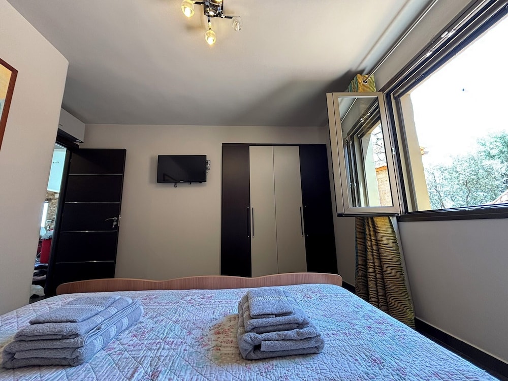 Smaragdine Blue Villa