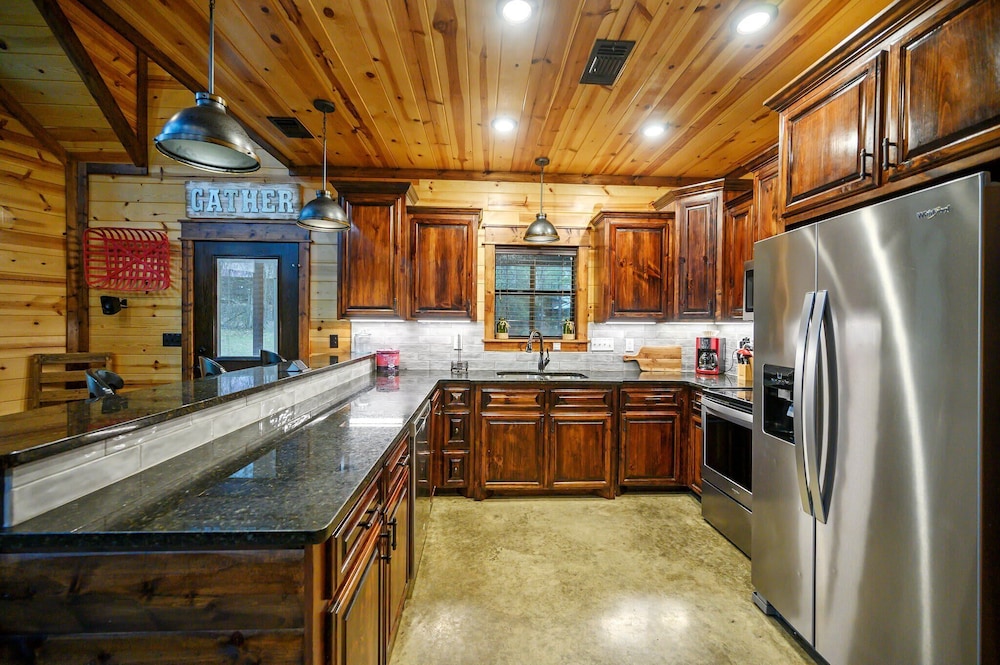 Sugar Mama Cabin for 10!