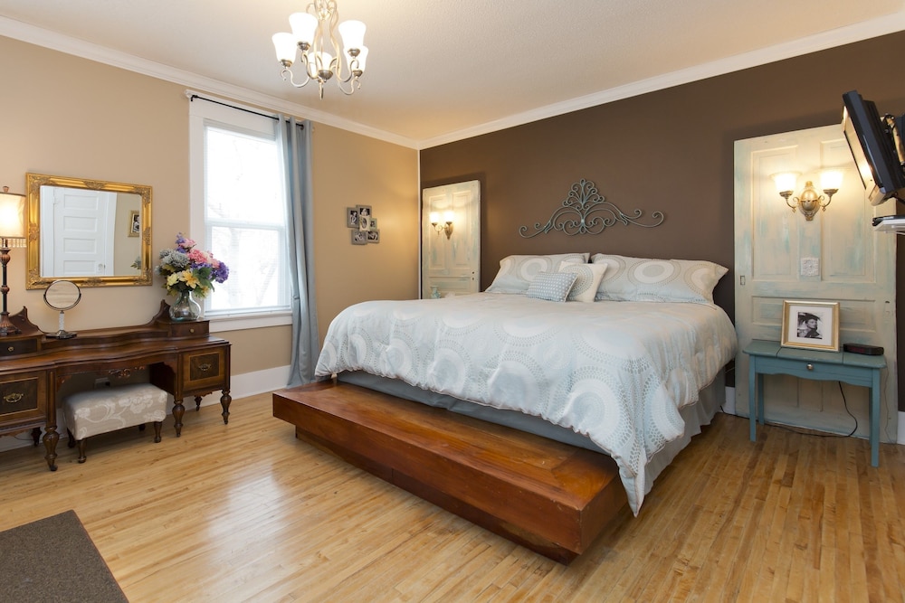 Charles Street Holiday Home