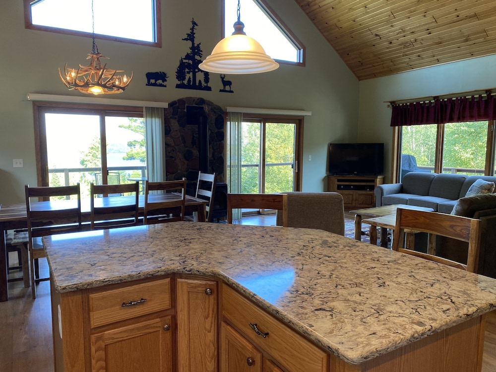 Gunflint Lodge & Outfitters