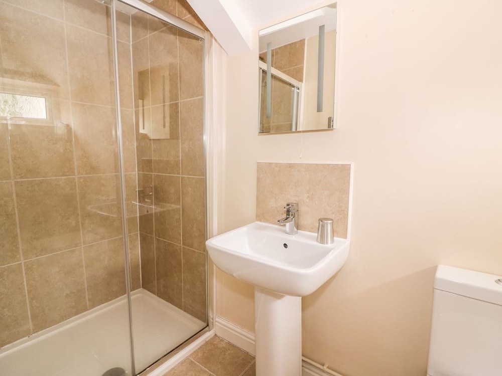 Swansea Vacations - Old Tredegar Arms - Property Image 13