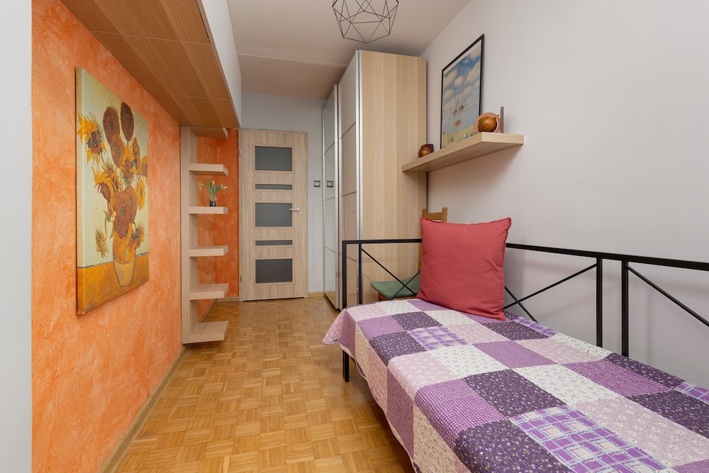 Czerniakowska Apartment by Renters view 4