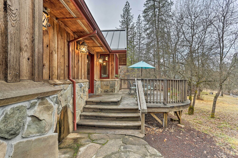 Peaceful Shasta Cascade Getaway on 15-acre Ranch!