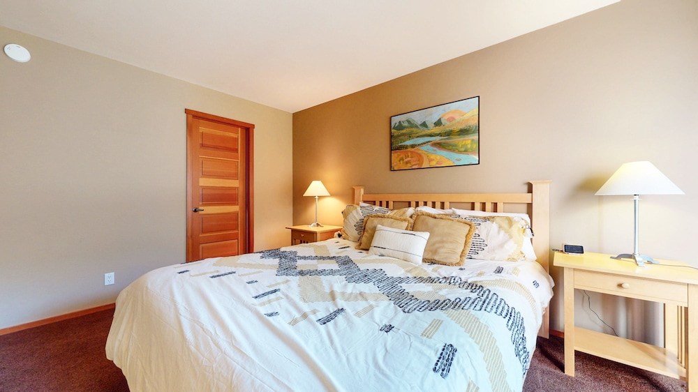 Snowcreek V #1002 2 Bedroom Condo