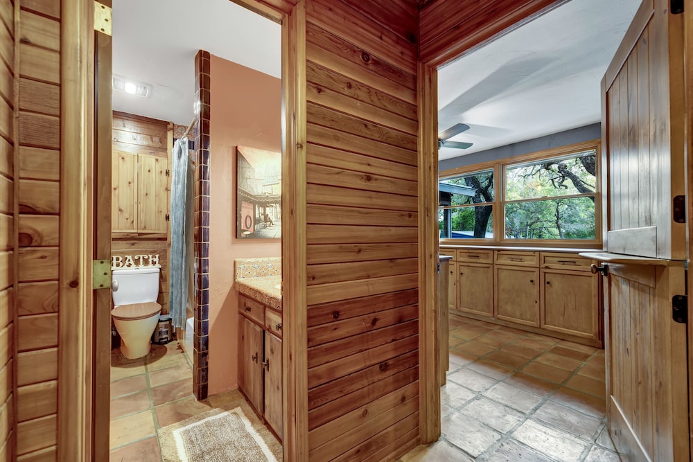 Terracotta Oasis - Wimberley for 30 Guests