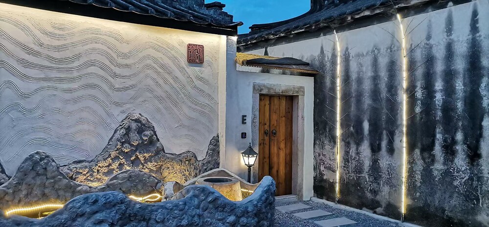 Serenity Courtyard Hotel