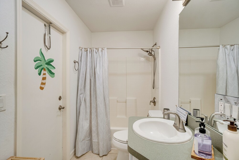 Family Haven w/ Pool! 8 Mi to Warm Mineral Springs