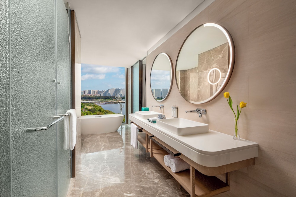 HUALUXE Resort Beihai Silver Beach by IHG