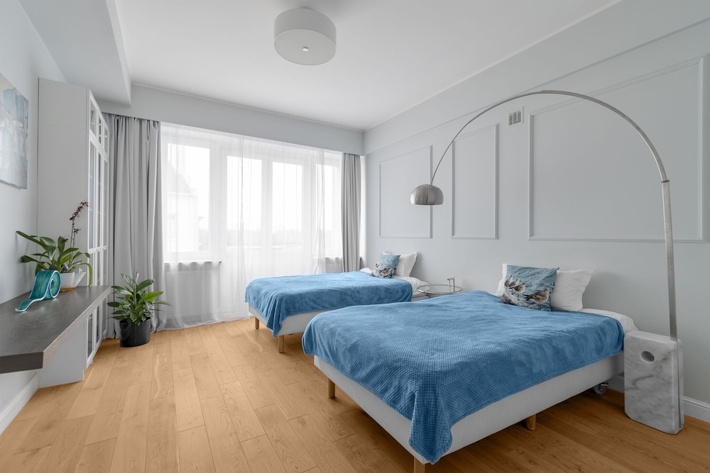 UNIT Centrum deLuX Plac Zbawiciela