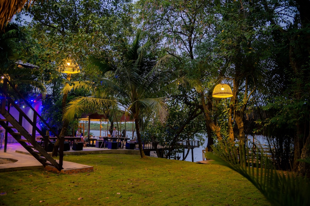 River Nest Hostel