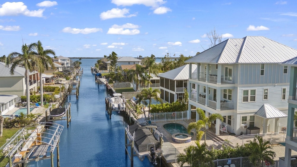 143 Catch And Relax: 5br Home W/ Pool & Spa! 5 Bedroom Home