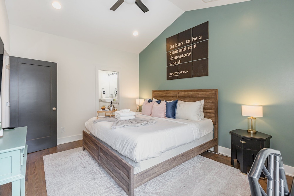 Nashville Comfort-mins to Broadway-12th S District
