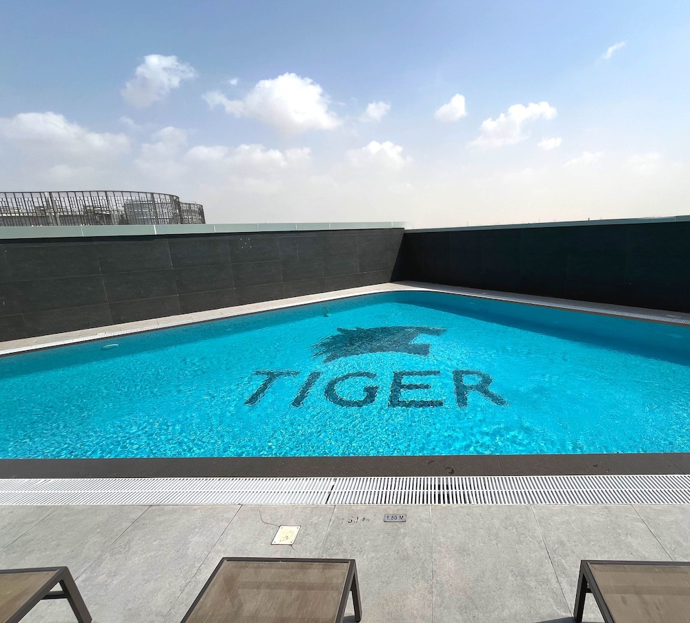 Luxury 1B With Balcony in Blue Wave Tower Dubai