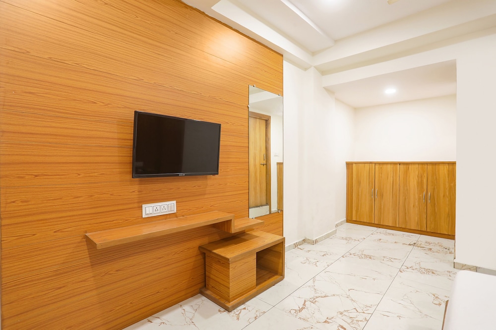 Fabhotel Raj Villa