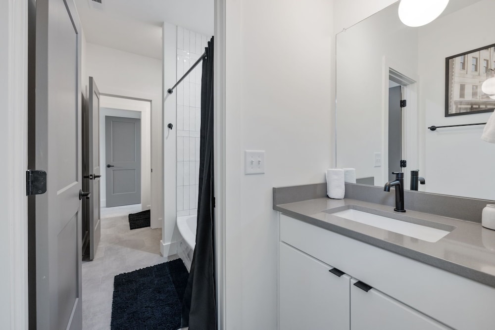 Elevate - Modern Luxury - Stunning City Views