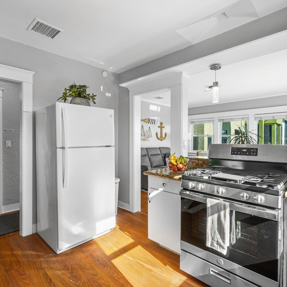 Bankers Hill Hideaway With AC Views and Parking