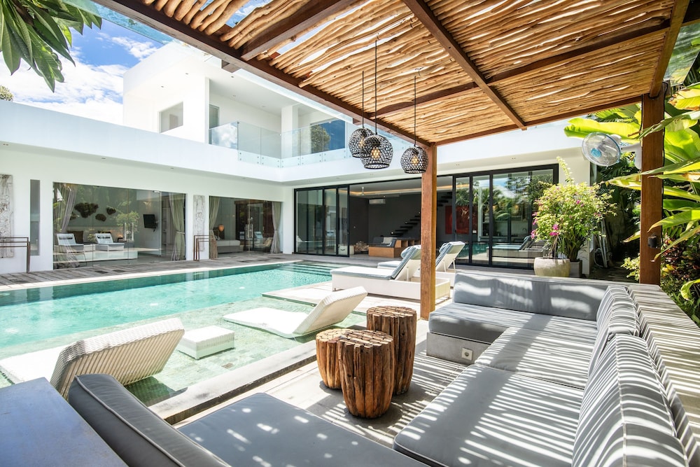 Niko 2 R New Villa Close to Finns Beach Club