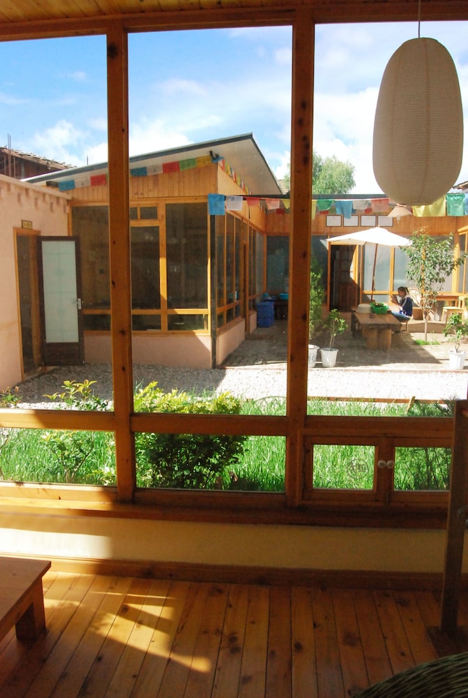 Huksum House