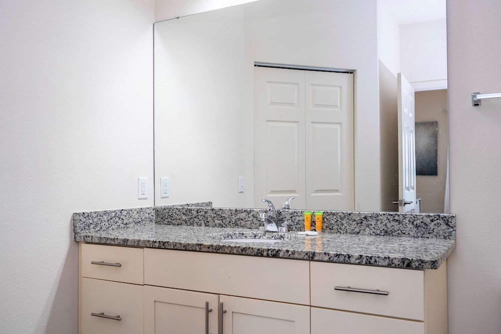 Spacious 4Bd Disney Dream With Resort Access at Lucaya 3210
