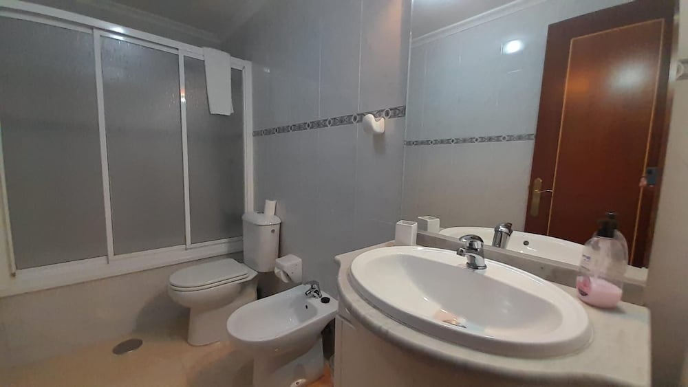 Apartment-sleeps6-parking-terrace