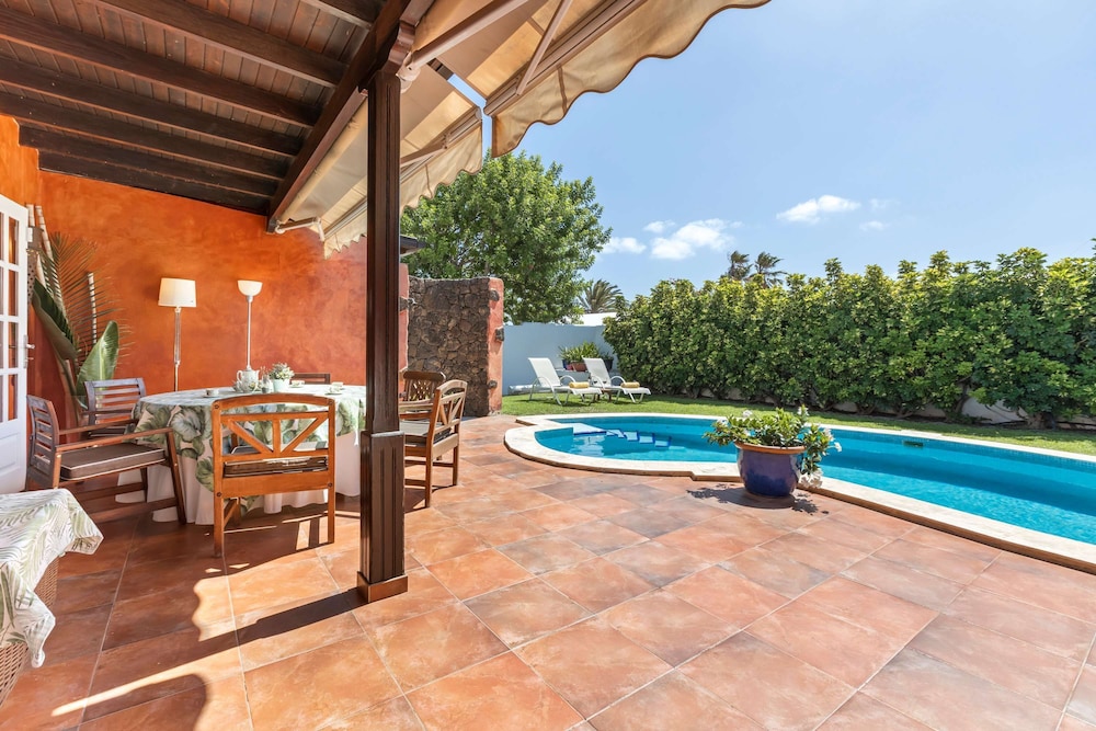 Bayside Evergreen House Serenity Oasis Garden Pool BBQ