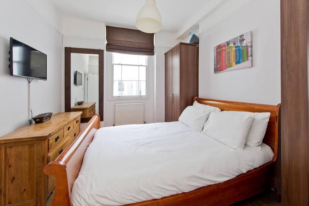 2-bed Apartment Victoria