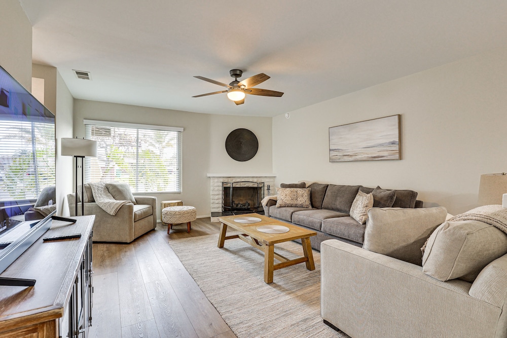 Sunny Oceanside Home w/ Patio, 5 Mi to Downtown!