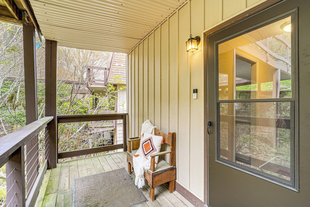 Walk to Hiking & Skiing: Beech Mountain Condo