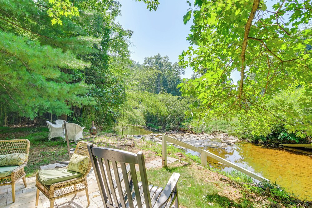 Creekside Milford Studio w/ Gas Grill + Mtn Views!