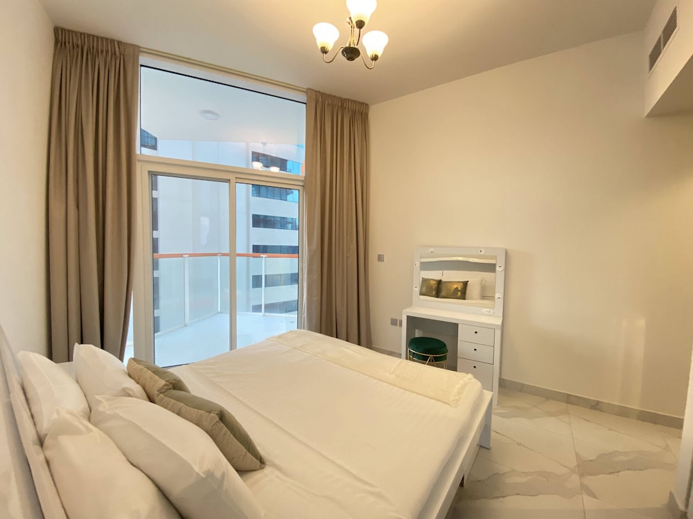 Lux BnB 2BD Canal Views Business Bay