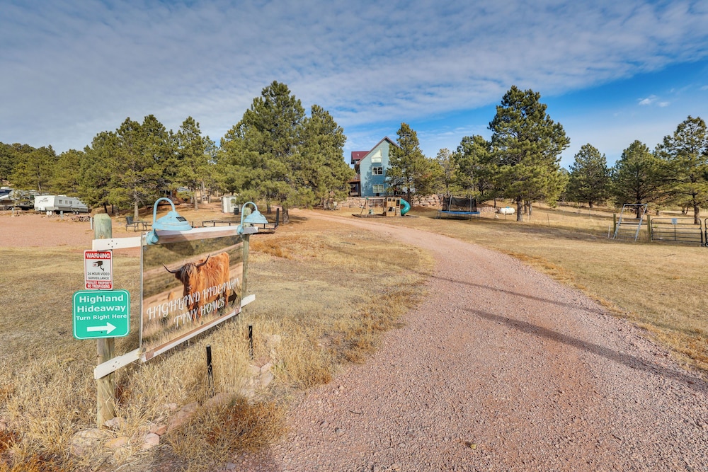 Cozy Tiny Cabin Near Mount Rushmore! view 5