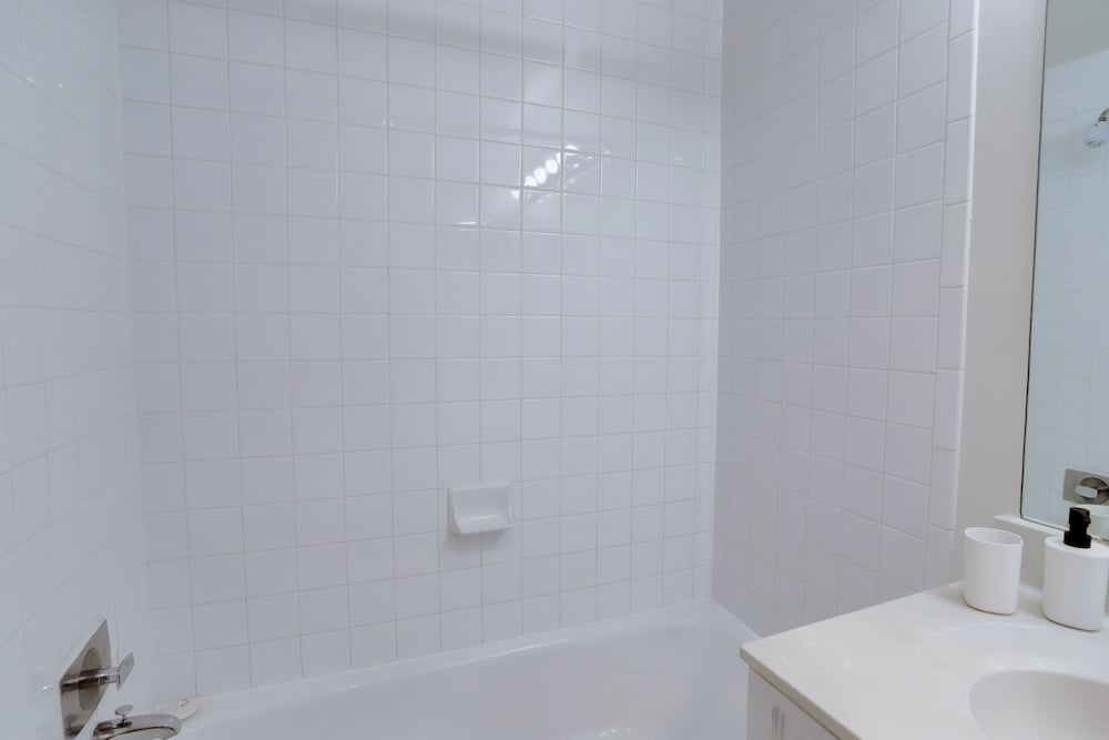 Stylish & Spacious 2BR in Crystal City