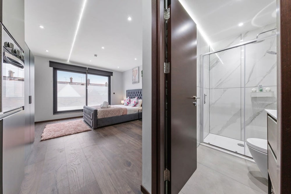 Modern Serviced Studio Flat Near Central London
