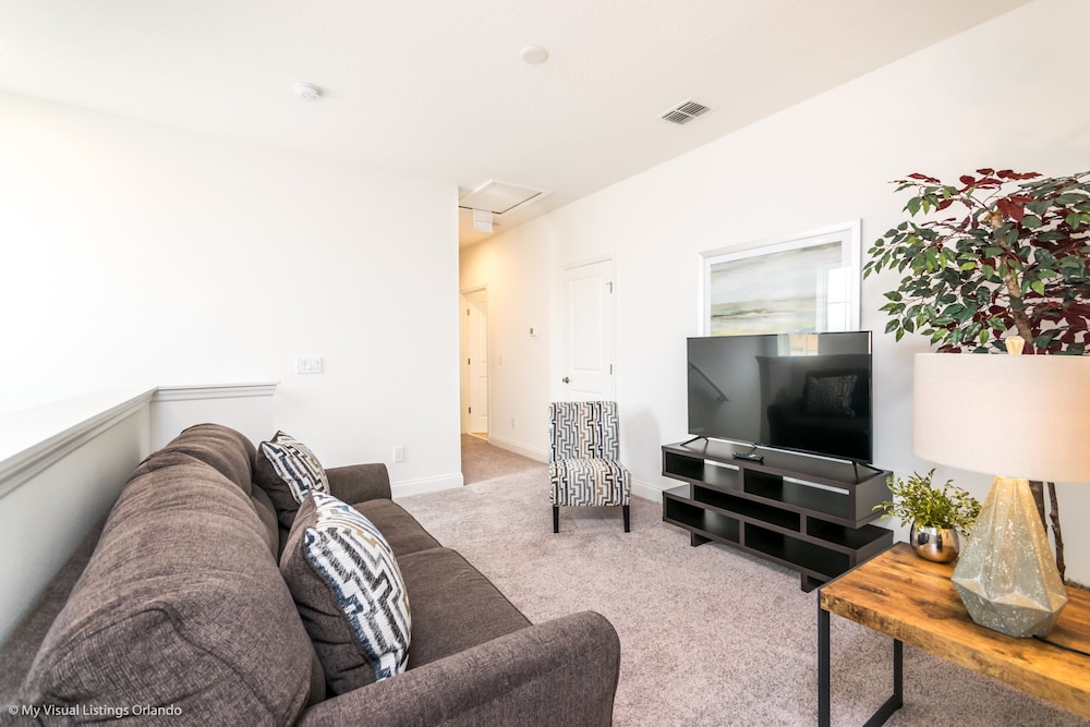173cd Magical 4 Bedroom 4 Bathroom Town Home view 5