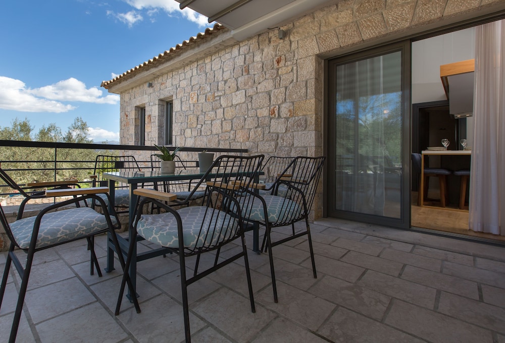 Anthemion Suites & Villas