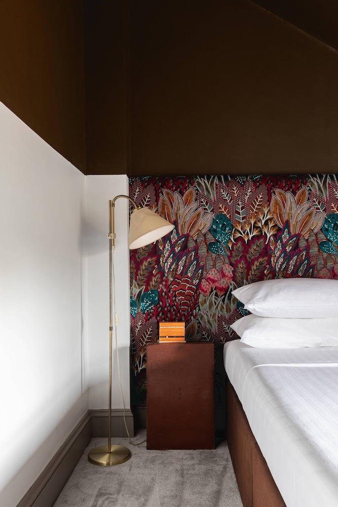 New Kent Road by Onefinestay