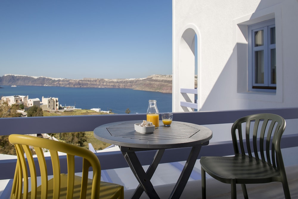 Earino Suites & Villas