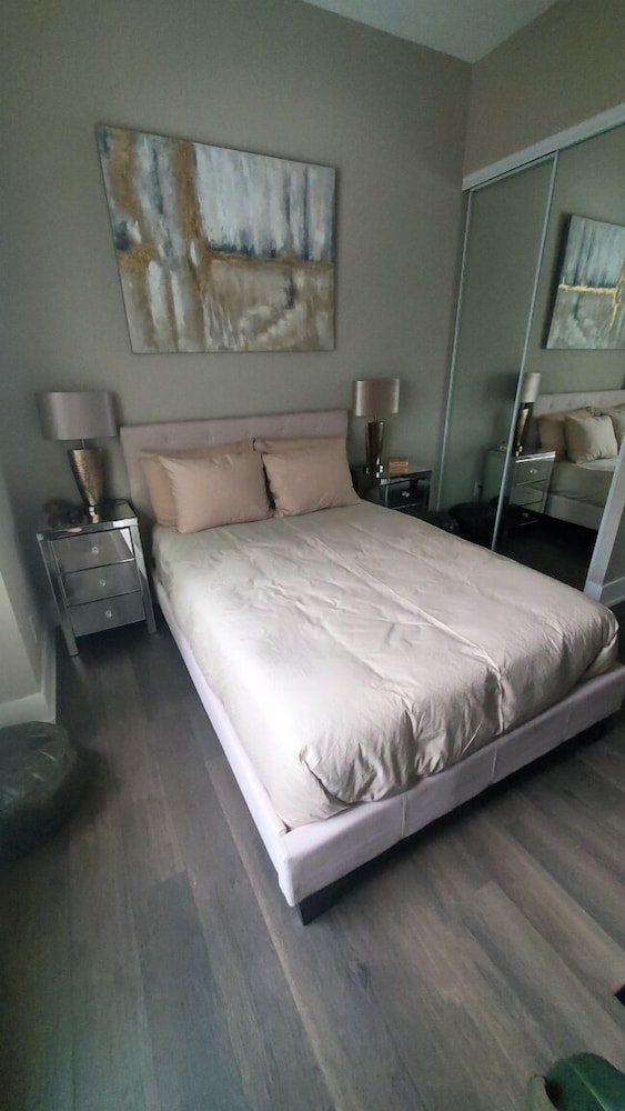 Waterfront Clair Avenue - Image 4