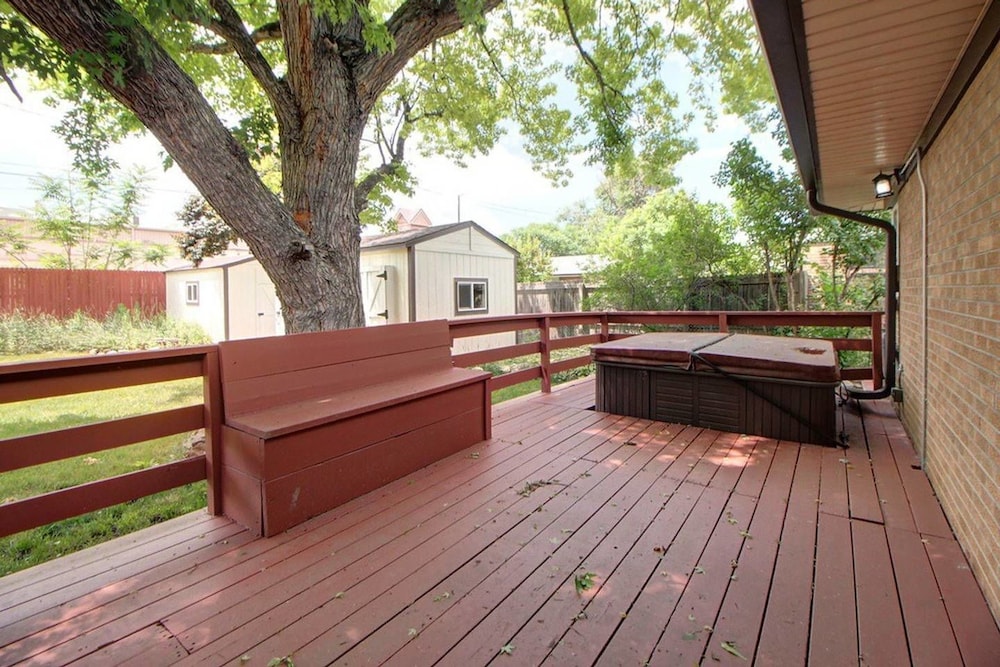 The Meadowlark Manor Spacious Backyard  Hot Tub - Property Image 12