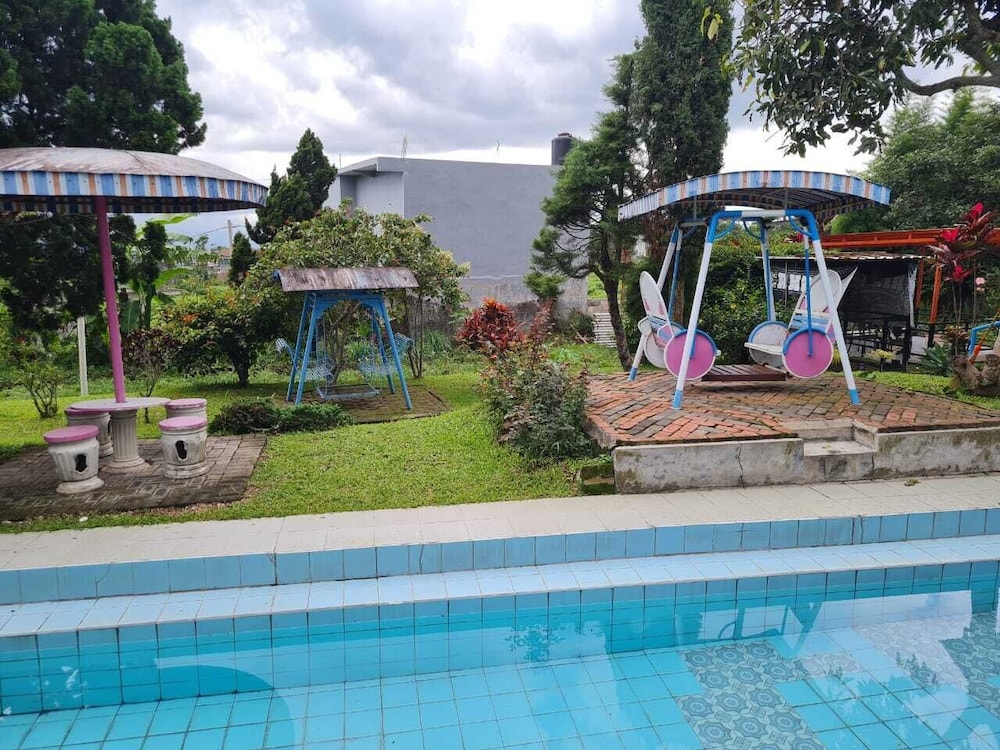 Omah Beji dekat BNS