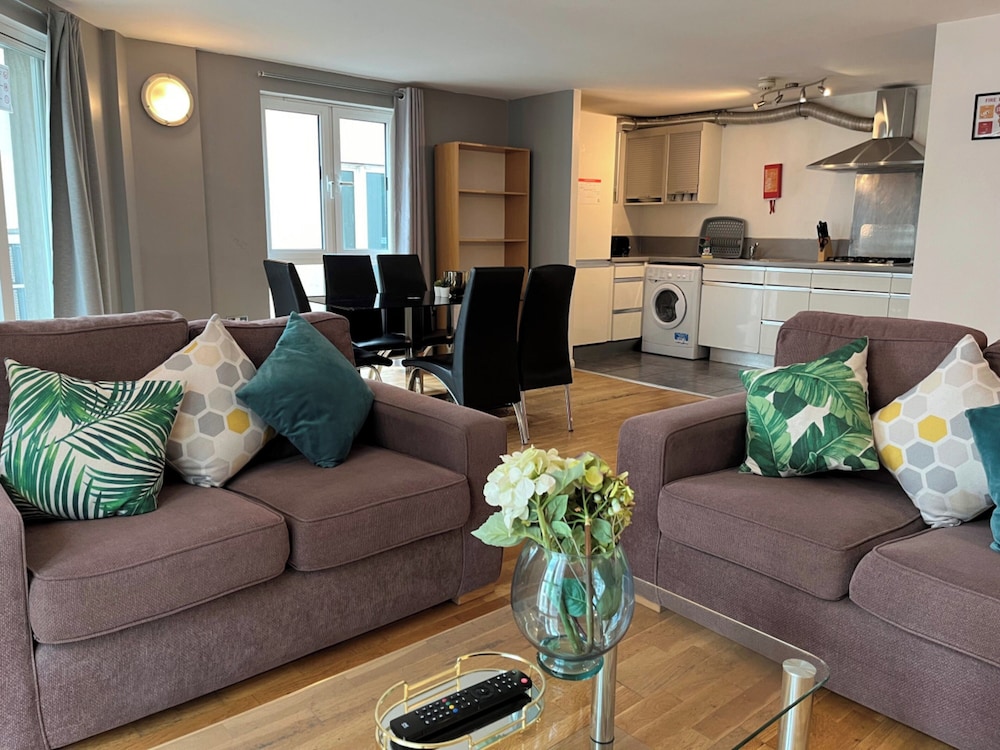 Premium 4Pax Apartment with Kitchen