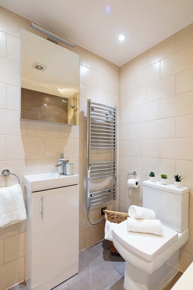 Stylish 1BR in the Heart of Westminster