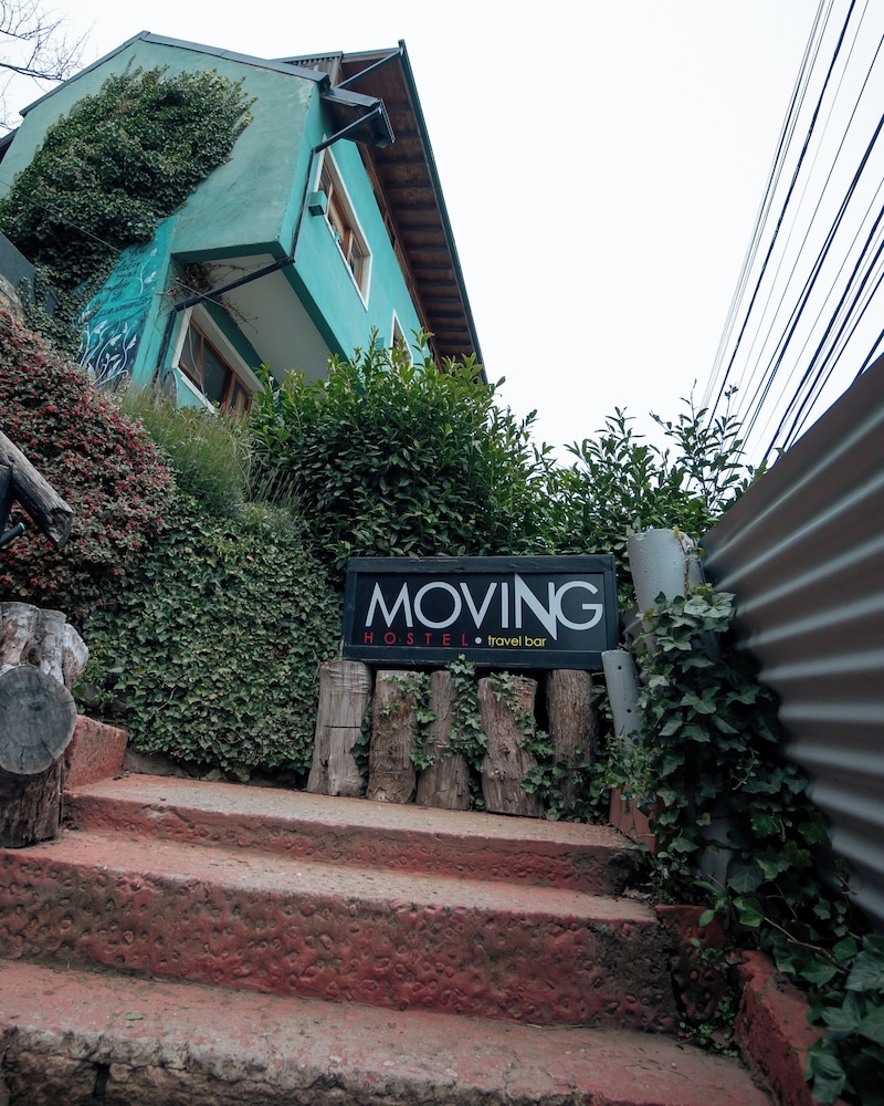 Moving Hostel Travel Bar