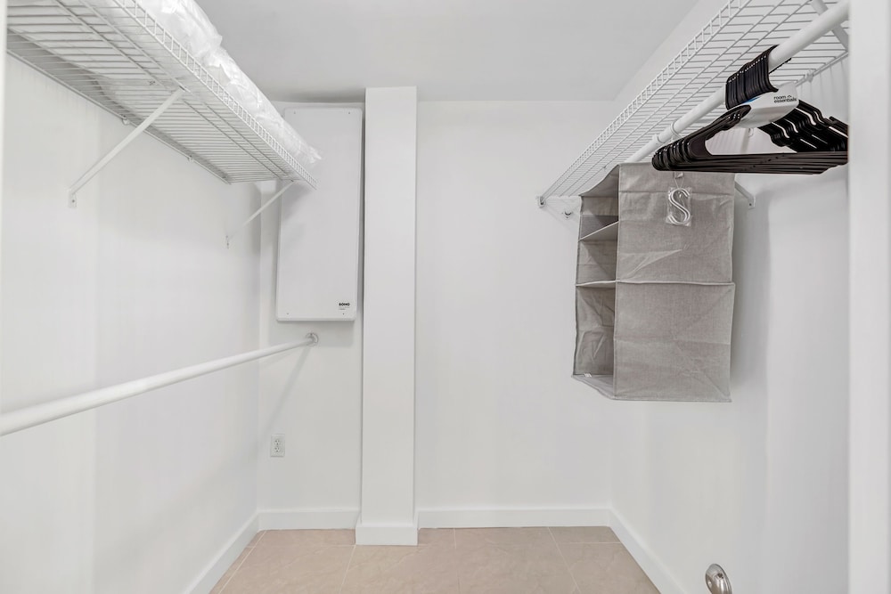 Modern 2-BD Condo in the Heart of Miami