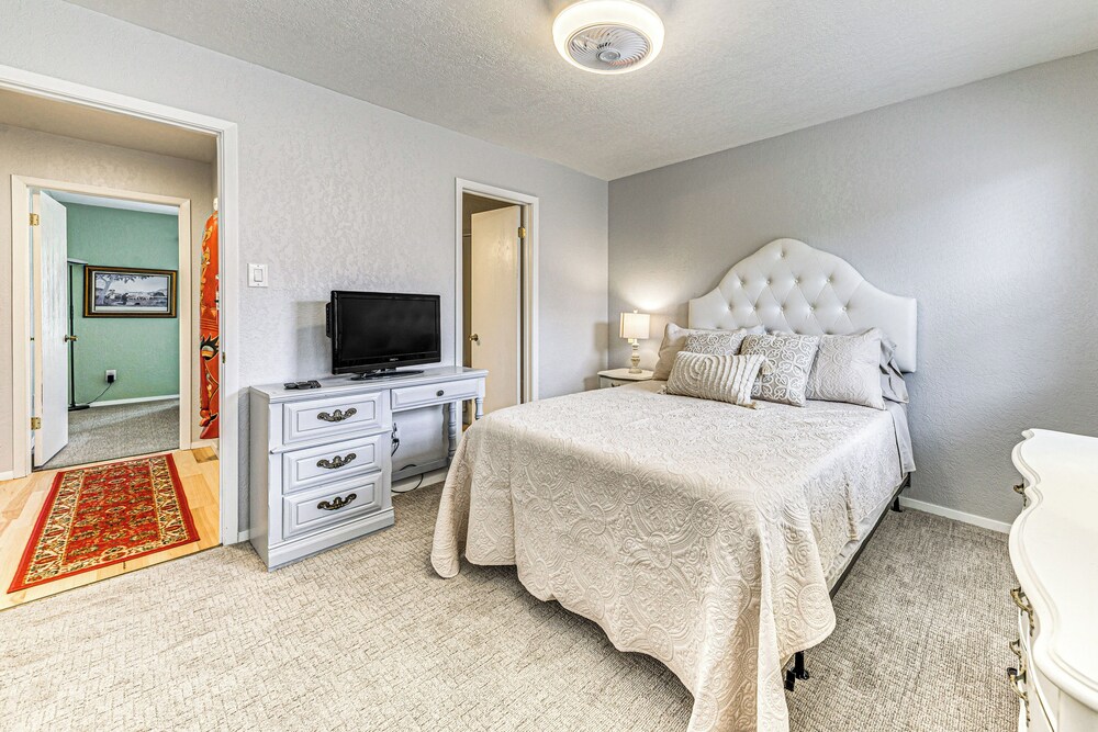 4 Mi to Dtwn: Cozy Family Condo in Ruidoso!
