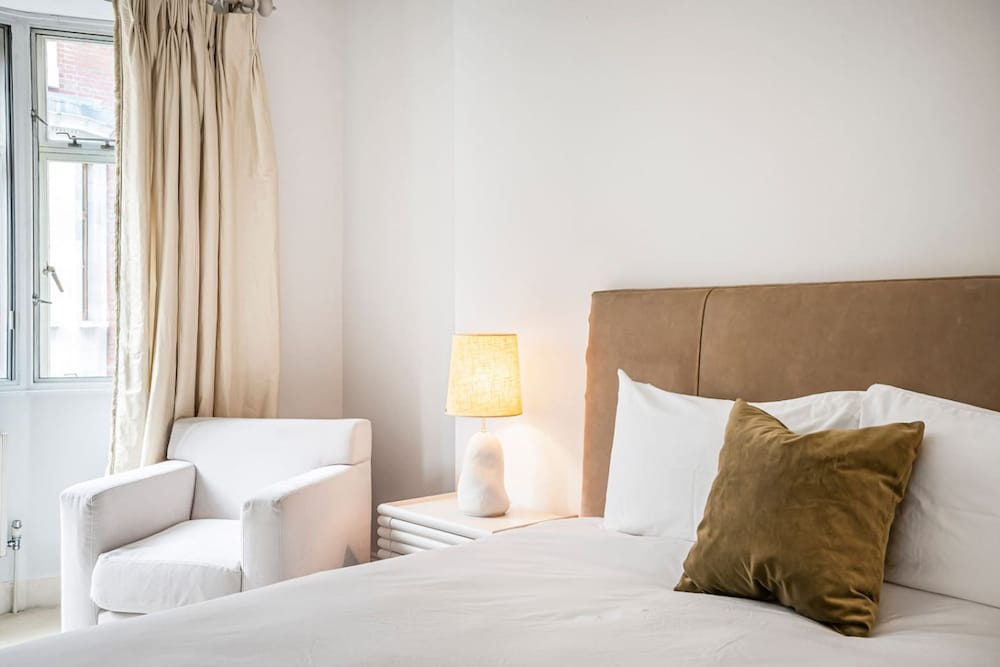 Luxury 3BR Mayfair Apartment Near Green Park