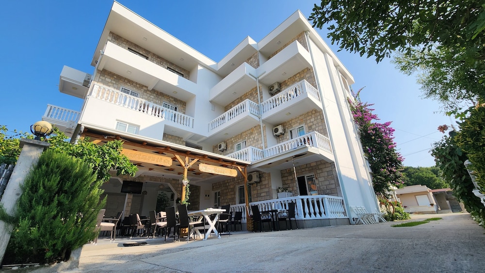 Apartments Cota